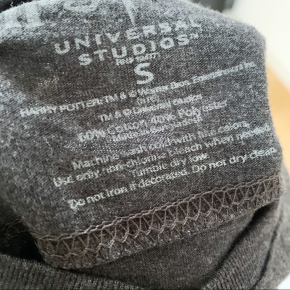 Harry Potter Hogwarts V-neck Shirt - Picture 6 of 6